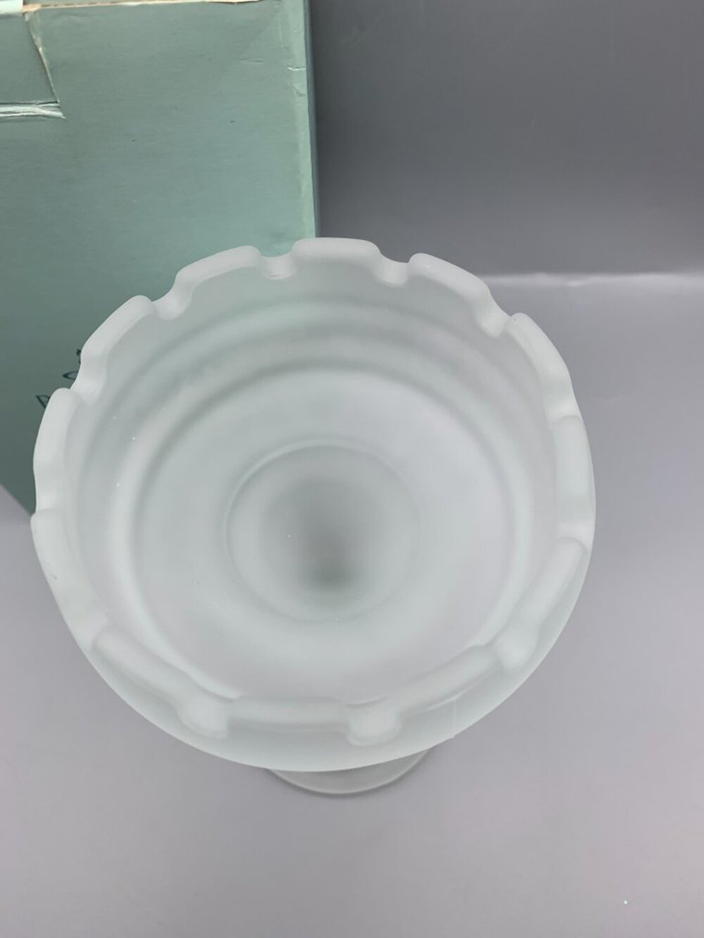 Vintage Partylite Frosted Glass Castle Turret Pedestal Candleholder with Box - Picture 2 of 7
